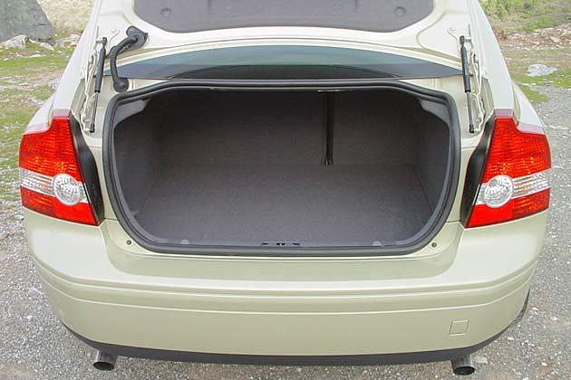 Der Kofferraum fasst 404 Liter Gepäck