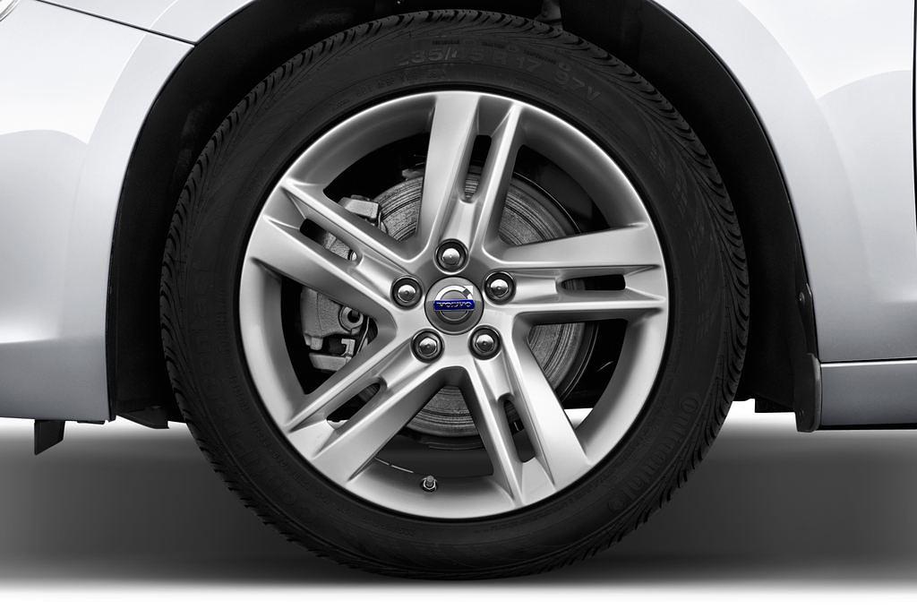 Volvo V60 (Baujahr 2016) Summum 5 Türen Reifen und Felge
