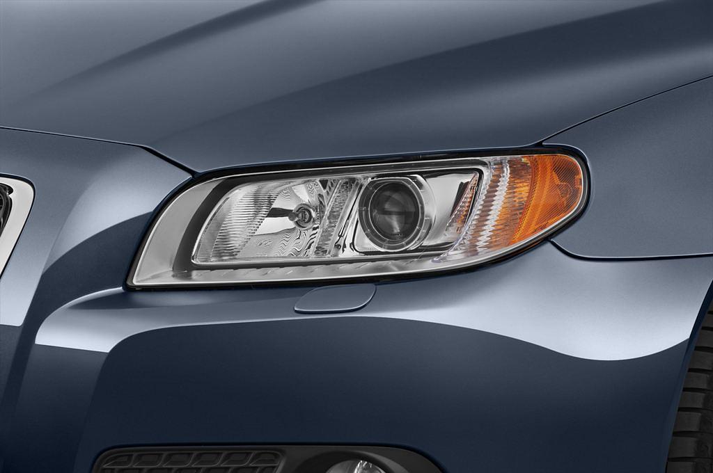 Volvo V70 (Baujahr 2011) Kinetic 5 Türen Scheinwerfer