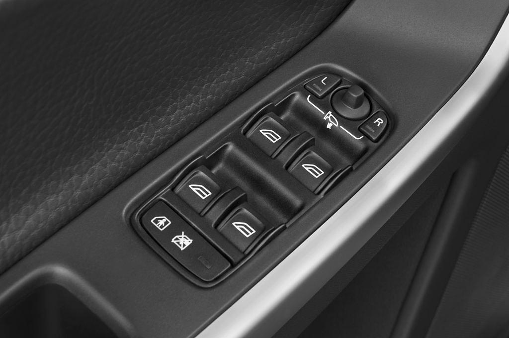 Volvo XC60 (Baujahr 2010) Kinetic 5 Türen Bedienungselemente Tür