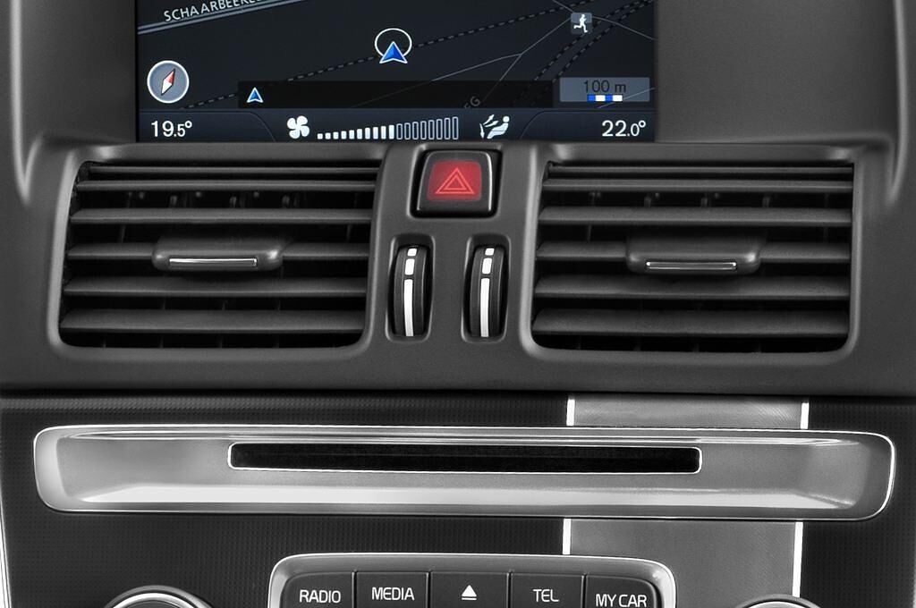 Volvo XC60 (Baujahr 2014) R-Design Summum 5 Türen Lüftung
