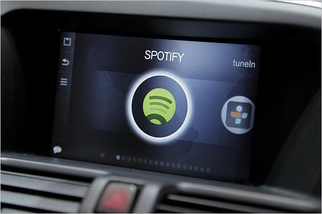 Mit Sensus Connected Touch bringt Volvo jetzt das Internet in seine Autos. Über die Online-Musikdatenbank Spotify hat der Fahrer etwa Zugriff auf Millionen von Musiktiteln