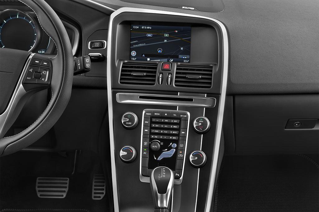 Volvo XC60 (Baujahr 2014) R-Design Summum 5 Türen Mittelkonsole