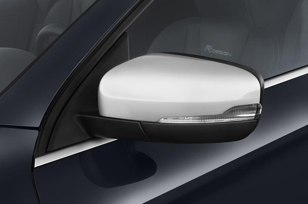 Volvo XC60 (Baujahr 2014) R-Design Summum 5 Türen Außenspiegel