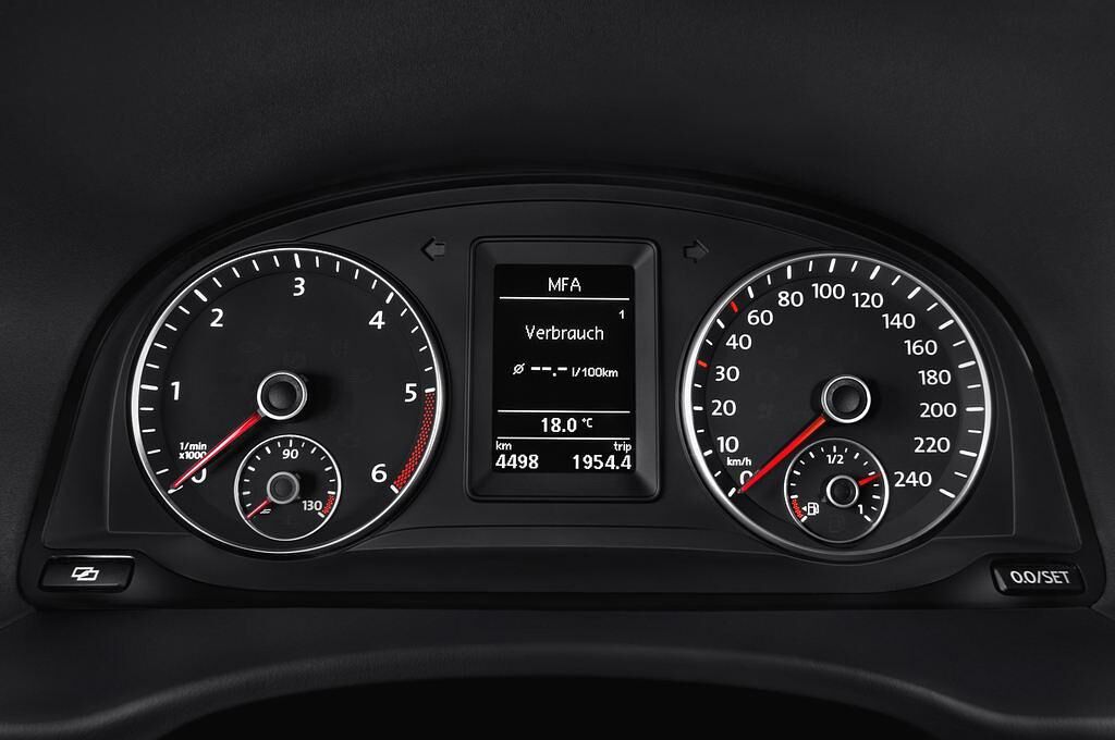 Volkswagen Caddy (Baujahr 2012) Comfortline 5 Türen Tacho und Fahrerinstrumente