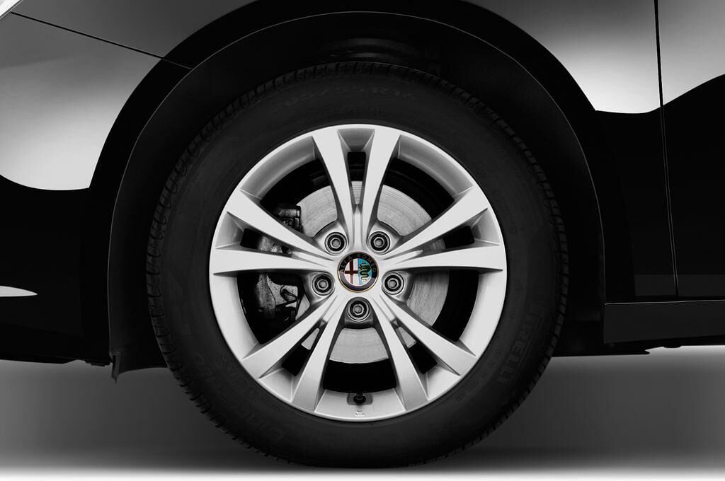 Alfa Romeo Giulietta (Baujahr 2014) Distictive 5 Türen Reifen und Felge