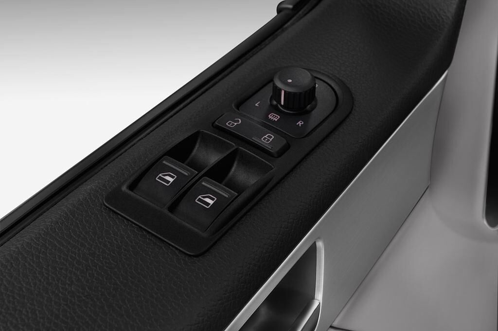 Volkswagen California (Baujahr 2015) Comfortline Bmt 4 Türen Bedienungselemente Tür