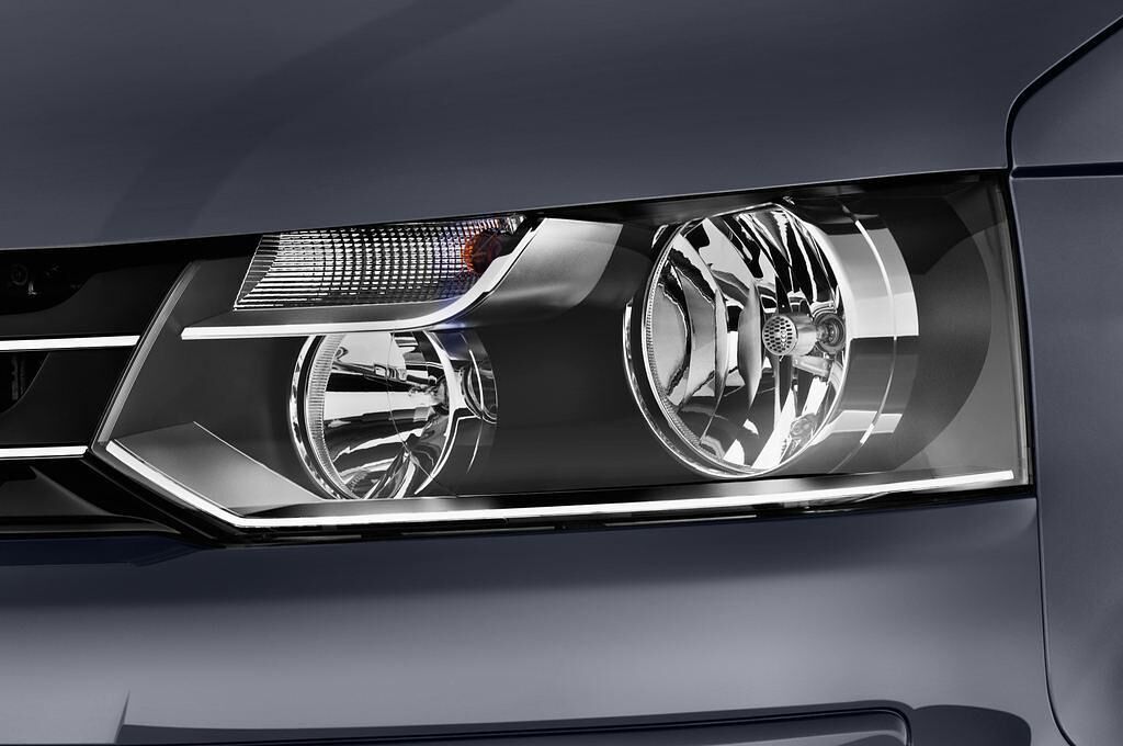 Volkswagen California (Baujahr 2015) Comfortline Bmt 4 Türen Scheinwerfer