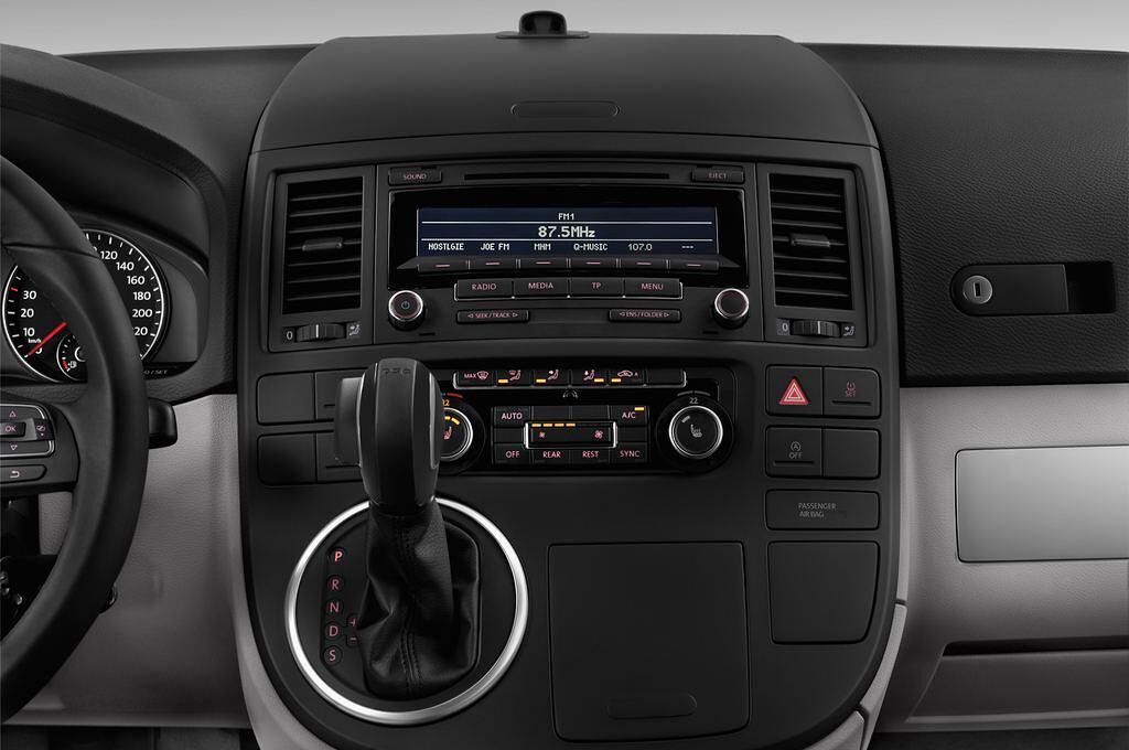 Volkswagen California (Baujahr 2015) Comfortline Bmt 4 Türen Mittelkonsole