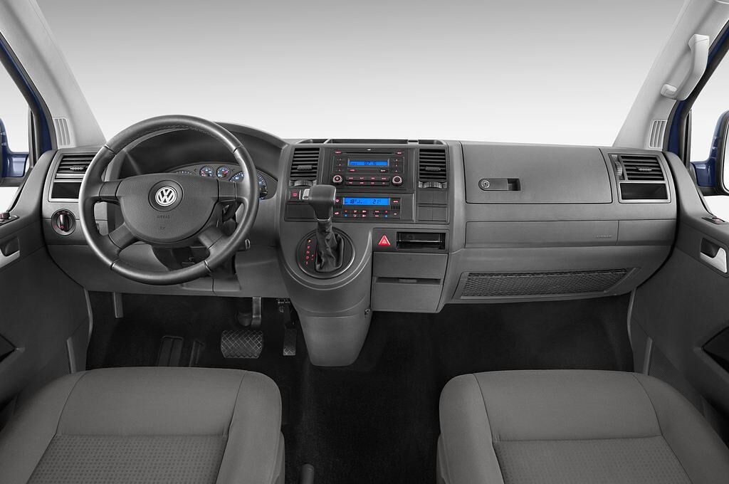 Volkswagen Caravelle (Baujahr 2010) Comfortline 4 Türen Cockpit und Innenraum