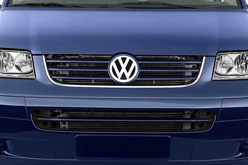 Volkswagen Caravelle (Baujahr 2010) Comfortline 4 Türen Kühlergrill und Scheinwerfer