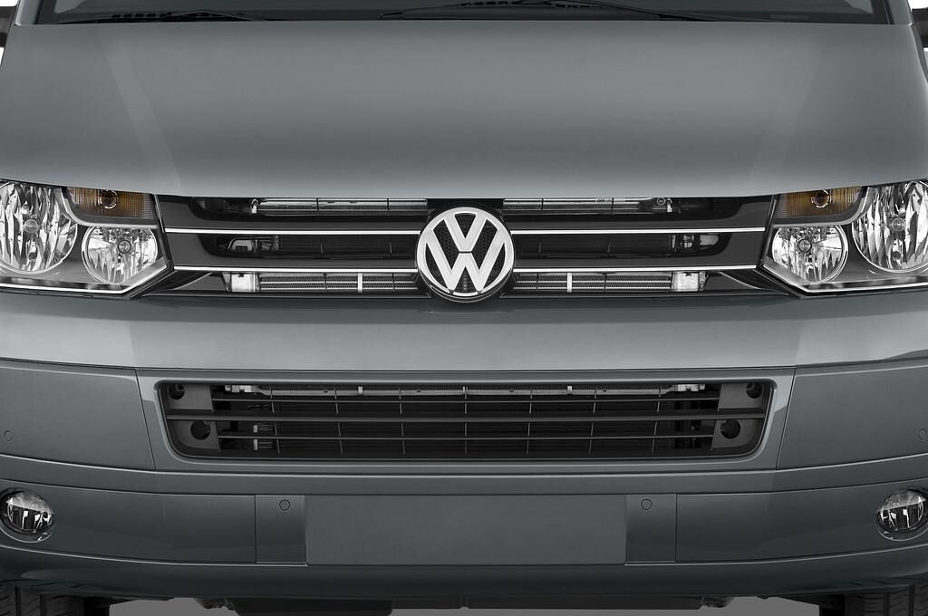 Volkswagen Caravelle (Baujahr 2010) SE 4 Türen Kühlergrill und Scheinwerfer