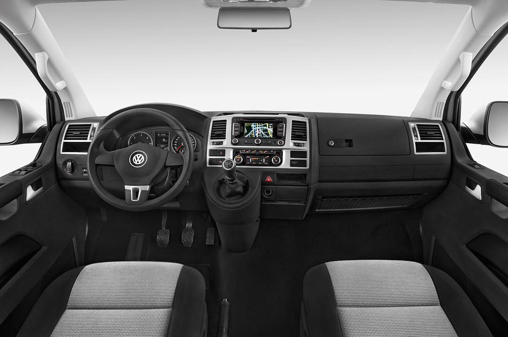 Volkswagen Caravelle (Baujahr 2015) Comfortline 4 Türen Cockpit und Innenraum