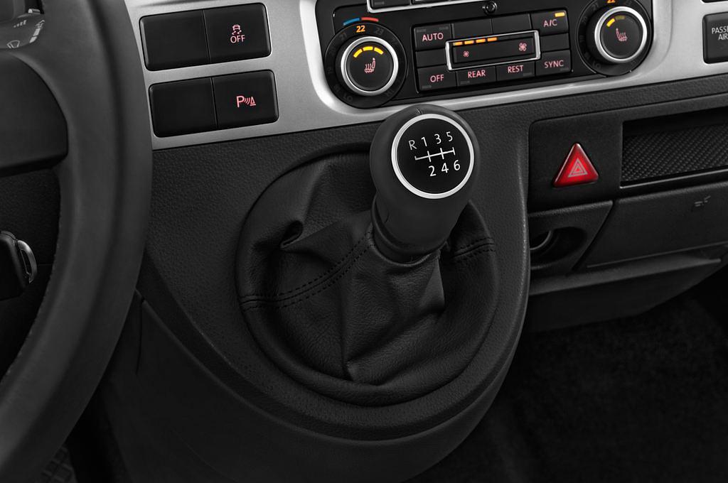 Volkswagen Caravelle (Baujahr 2015) Comfortline 4 Türen Schalthebel