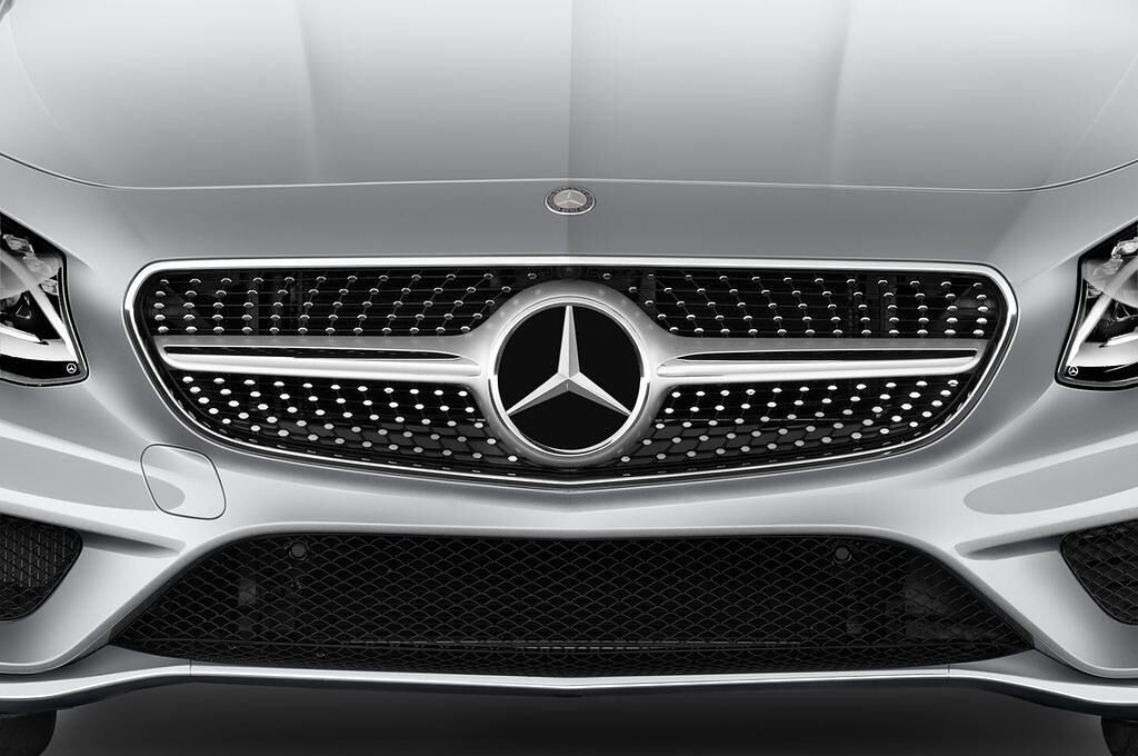Mercedes S Class (Baujahr 2017) - 2 Türen Kühlergrill und Scheinwerfer