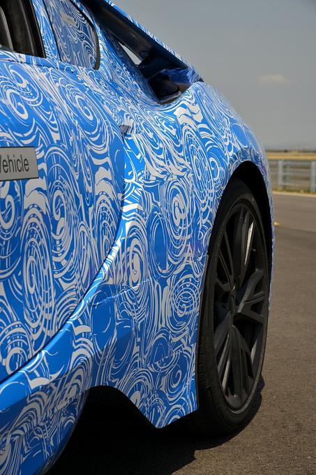 Der BMW i8 hat serienmäßig 20-Zoll-Reifen