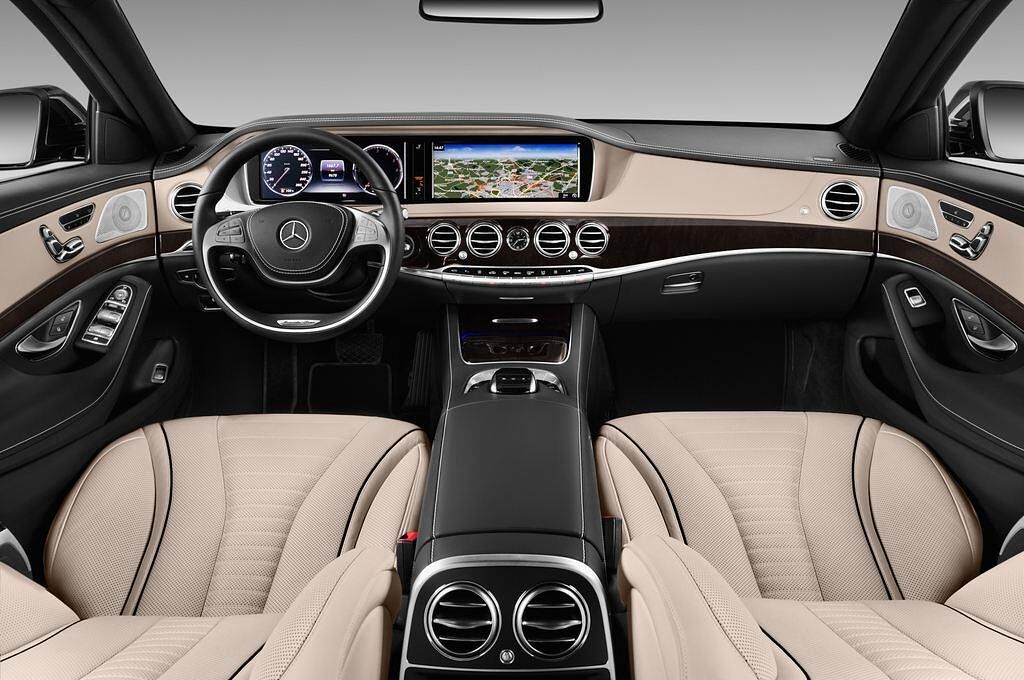 Mercedes S Class (Baujahr 2017) - 4 Türen Cockpit und Innenraum