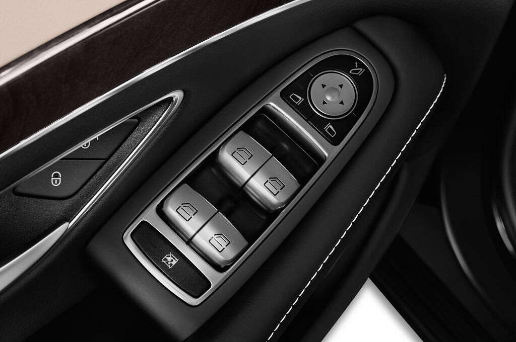 Mercedes S Class (Baujahr 2017) - 4 Türen Bedienungselemente Tür