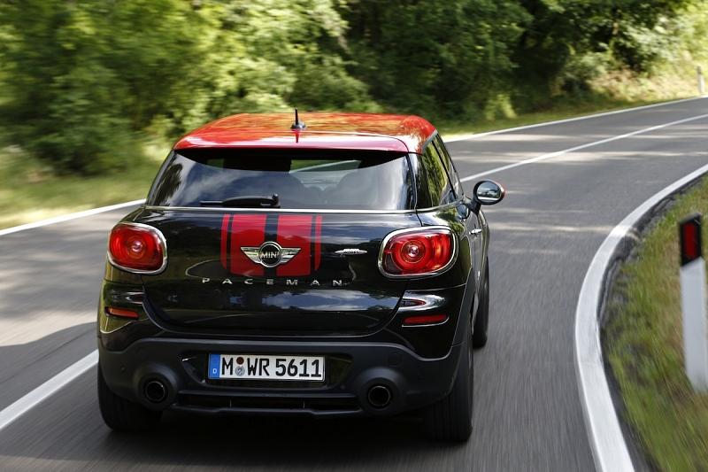 Das bullige Heck des Mini Paceman John Cooper Works ziert eine doppelflutige Auspuffanlage