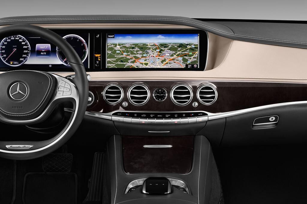 Mercedes S Class (Baujahr 2017) - 4 Türen Mittelkonsole