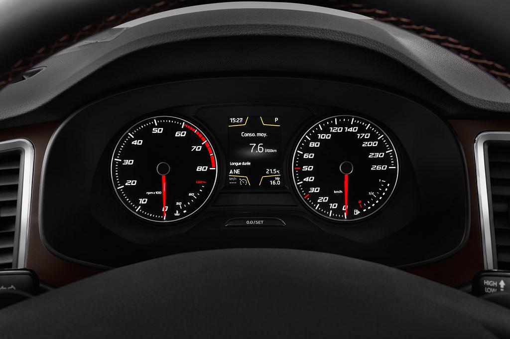 SEAT Ateca (Baujahr 2017) Xcellence 5 Türen Tacho und Fahrerinstrumente