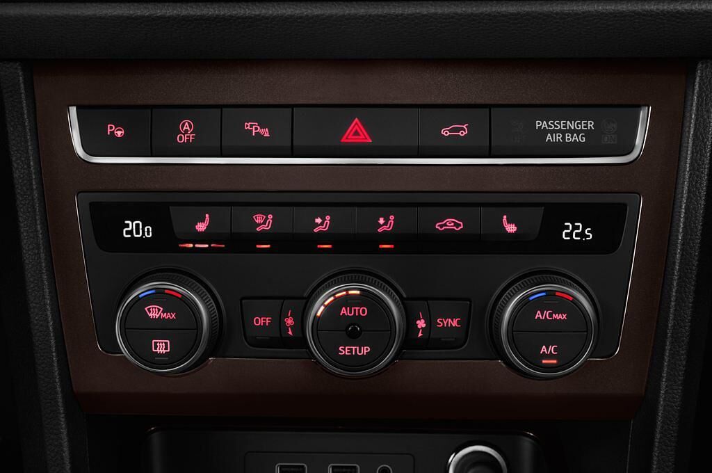 SEAT Ateca (Baujahr 2017) Xcellence 5 Türen Temperatur und Klimaanlage