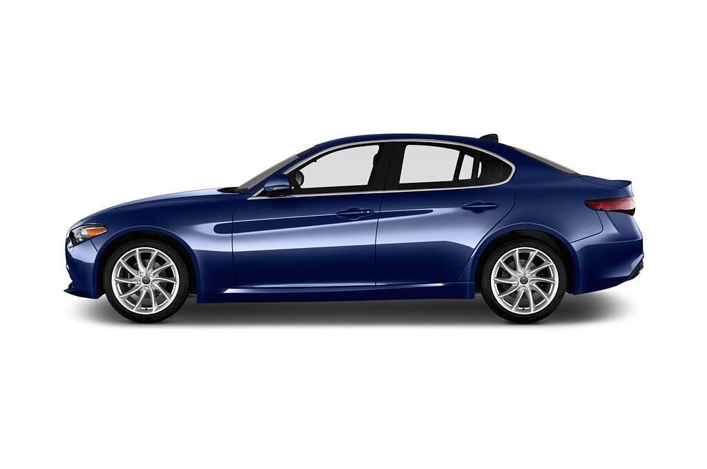Alfa Romeo Giulia (Baujahr 2017) Super 4 Türen Seitenansicht