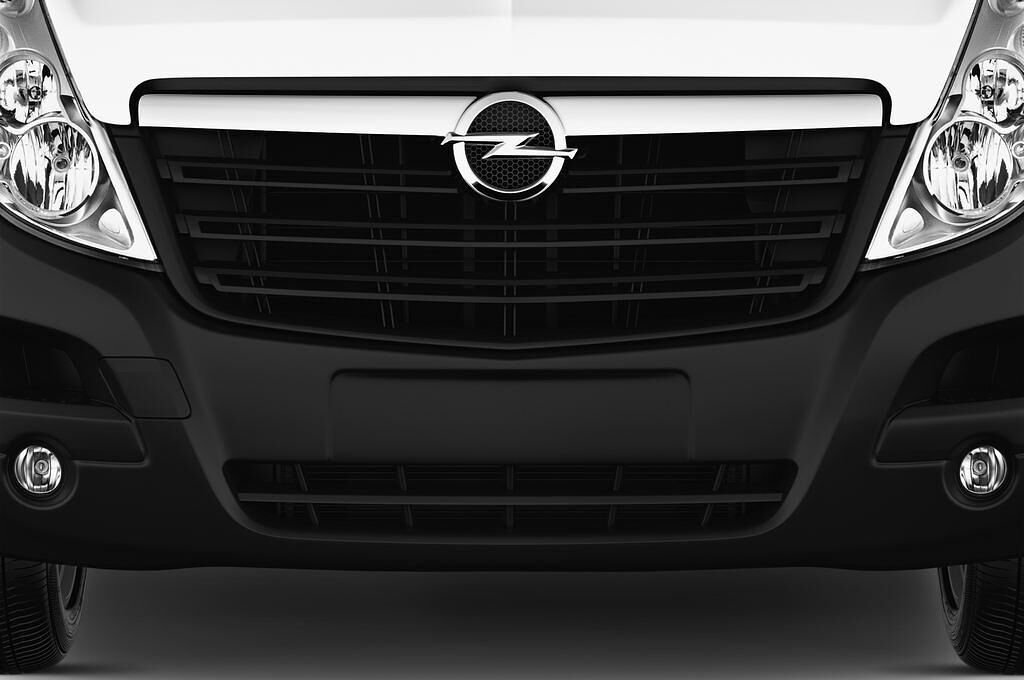 Opel Movano (Baujahr 2017) - 4 Türen Kühlergrill und Scheinwerfer