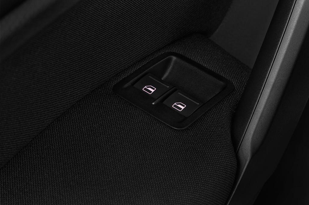 Volkswagen Caddy (Baujahr 2016) Generation Four BlueMotion Technology 4 Türen Bedienungselemente Tür