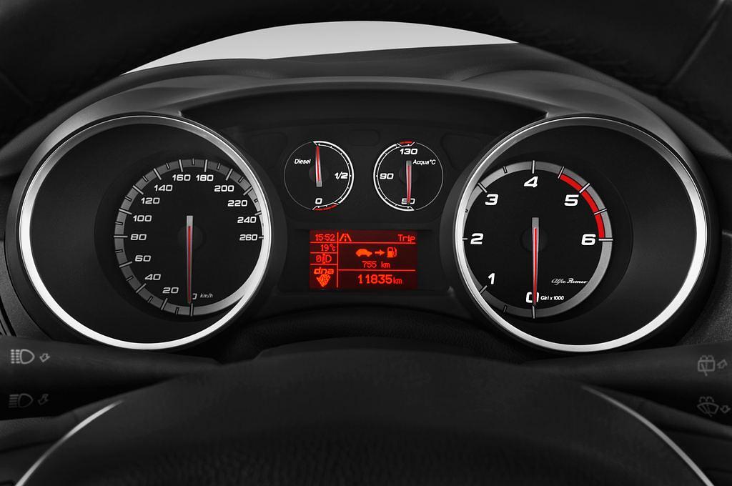 Alfa Romeo Giulietta (Baujahr 2014) Distictive 5 Türen Tacho und Fahrerinstrumente