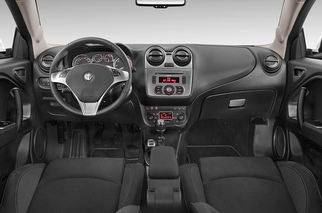 Alfa Romeo Mito (Baujahr 2009) Distinctive 3 Türen Cockpit und Innenraum