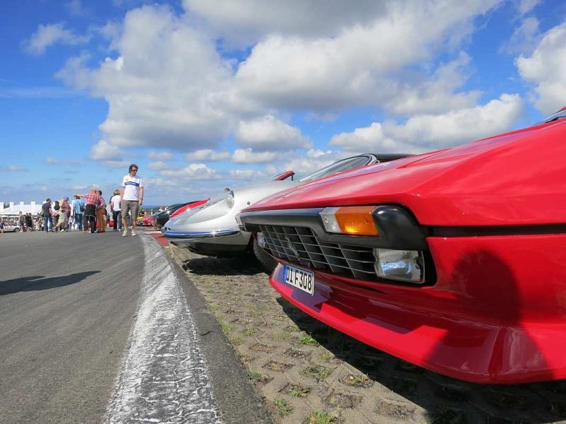 Ferraris Felge an Felge.