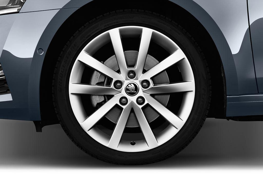 Skoda Octavia Combi (Baujahr 2017) Style 5 Türen Reifen und Felge