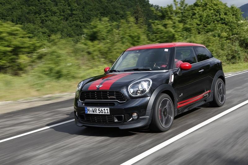 Die Höchstgeschwindigkeit des Mini Paceman John Cooper Works beträgt 226 km/h