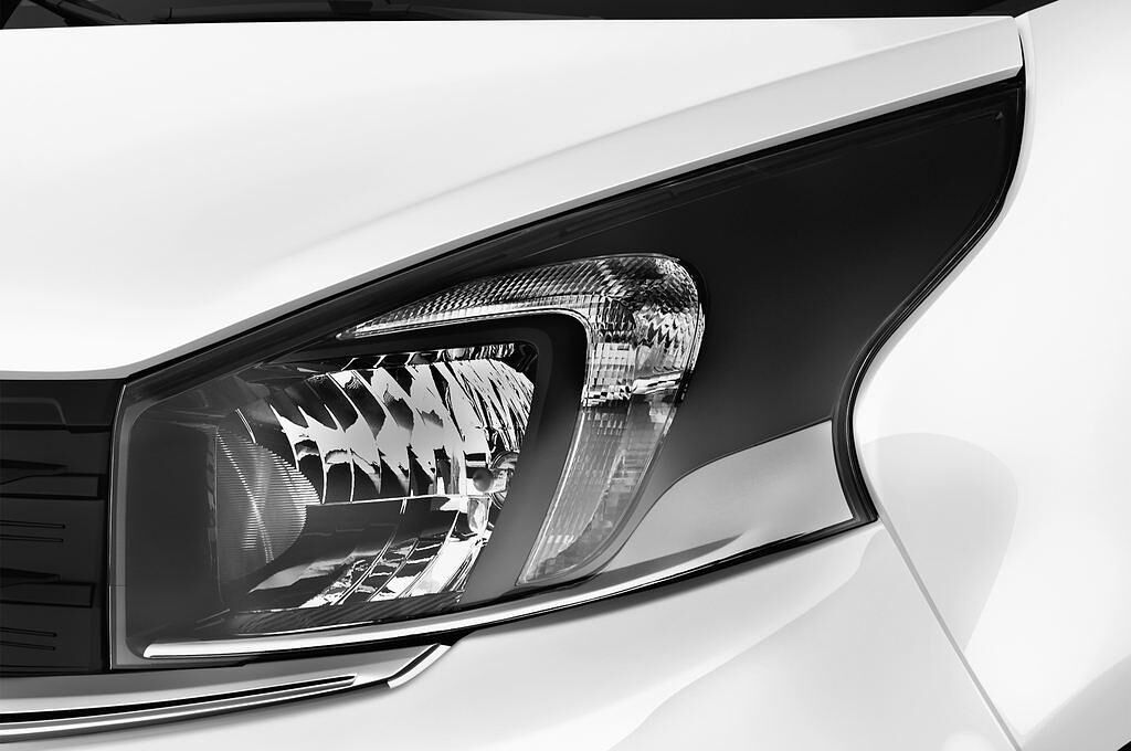 FIAT Talento (Baujahr 2017) Basis 4 Türen Scheinwerfer