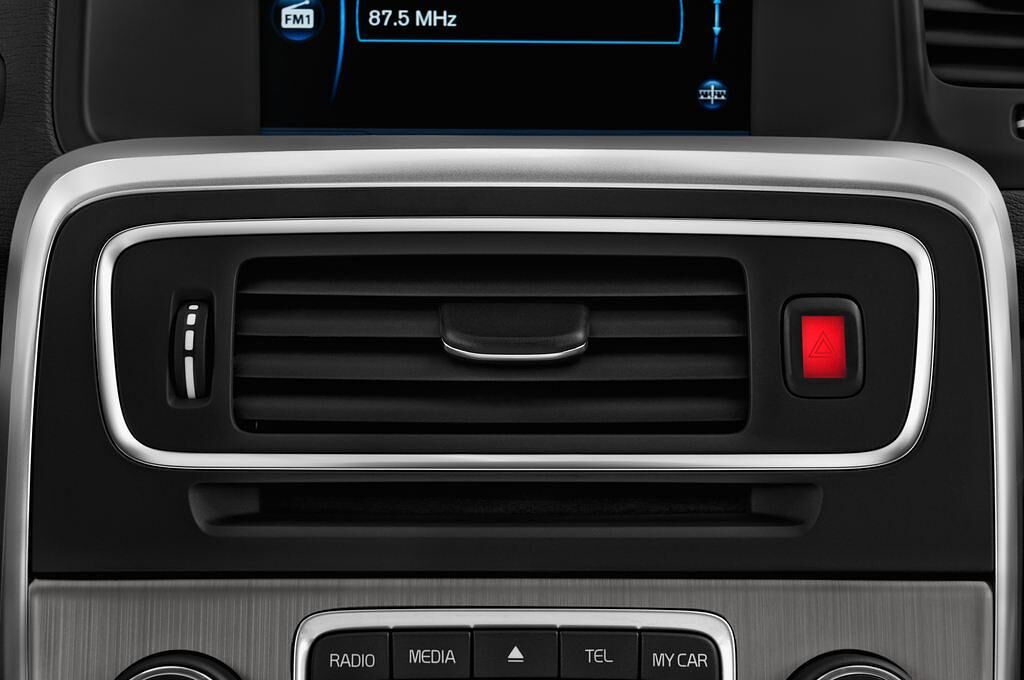 Volvo V60 Cross Country (Baujahr 2017) Summum 5 Türen Lüftung