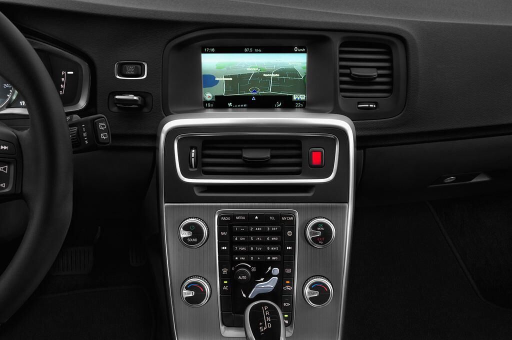 Volvo V60 Cross Country (Baujahr 2017) Summum 5 Türen Mittelkonsole
