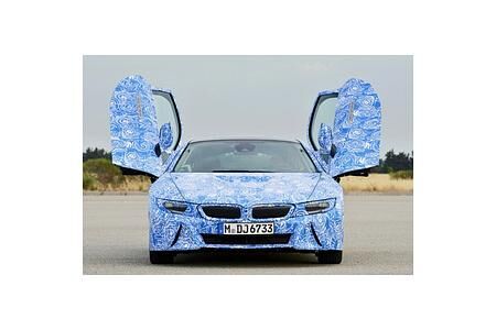 Der neue  BMW i8 auf Testfahrt in Miramas