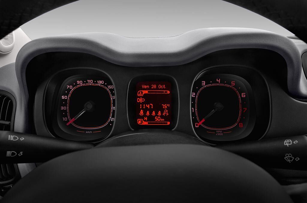 FIAT Panda (Baujahr 2017) Lounge 5 Türen Tacho und Fahrerinstrumente