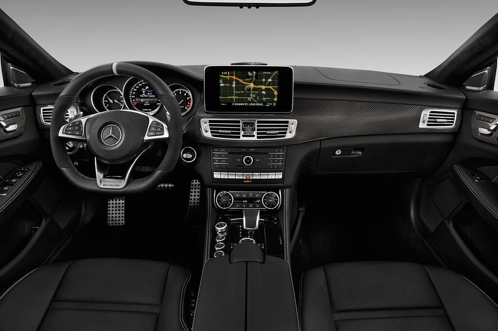 Mercedes CLS (Baujahr 2017) AMG 63 S 4 Türen Cockpit und Innenraum
