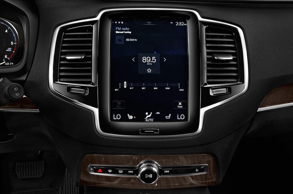Volvo XC90 (Baujahr 2017) Momentum 5 Türen Radio und Infotainmentsystem