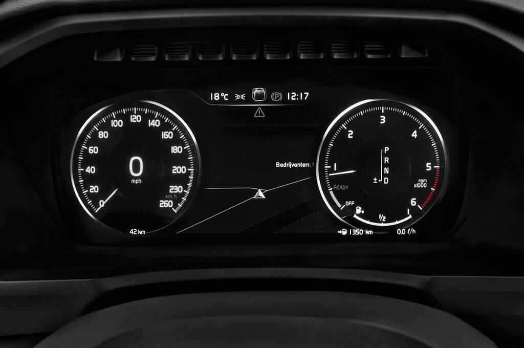 Volvo XC90 (Baujahr 2017) Momentum 5 Türen Tacho und Fahrerinstrumente