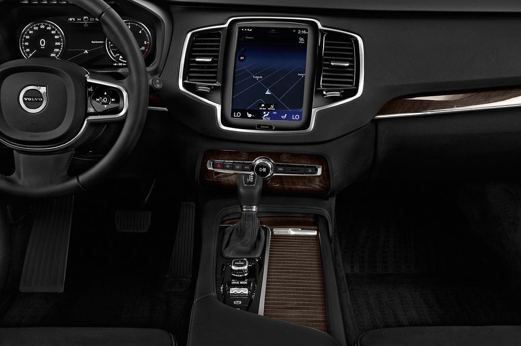 Volvo XC90 (Baujahr 2017) Momentum 5 Türen Mittelkonsole