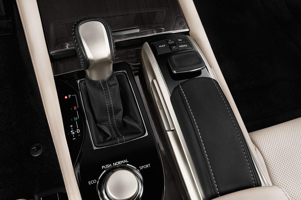 Lexus GS (Baujahr 2017) Executive Line 4 Türen Schalthebel
