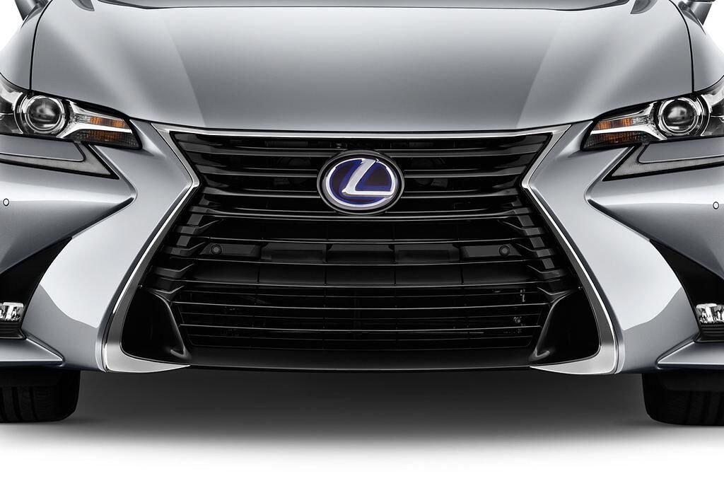 Lexus GS (Baujahr 2017) Executive Line 4 Türen Kühlergrill und Scheinwerfer