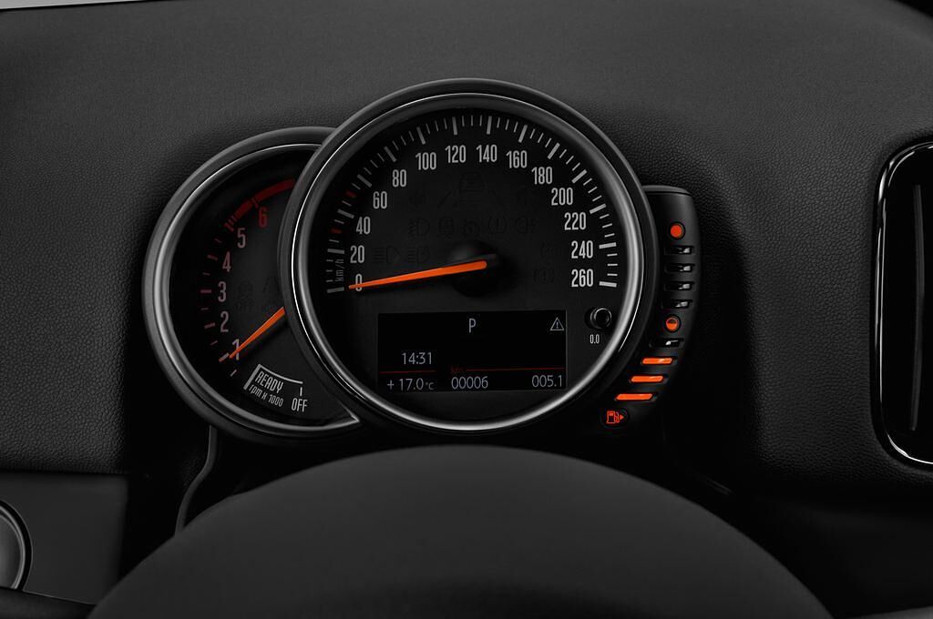 MINI Countryman (Baujahr 2017) - 5 Türen Tacho und Fahrerinstrumente