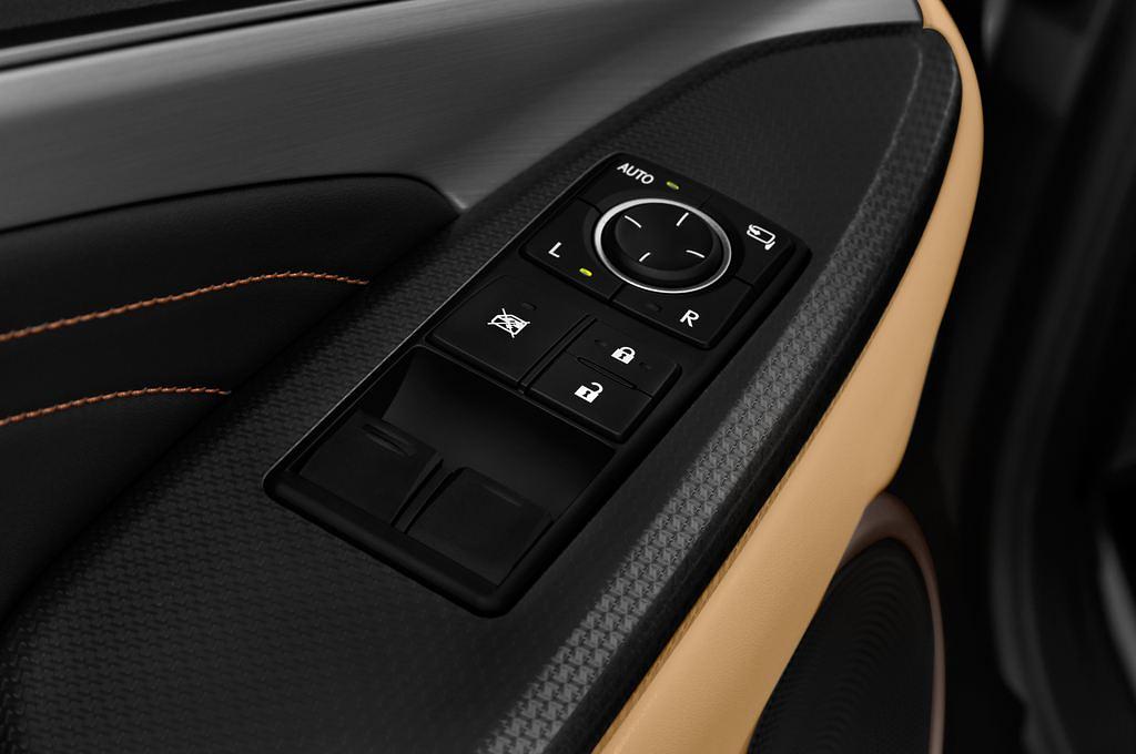Lexus RC (Baujahr 2017) F Sport 2 Türen Bedienungselemente Tür