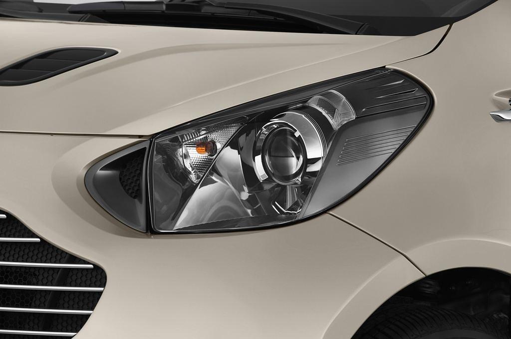 Aston Martin Cygnet (Baujahr 2011) - 3 Türen Scheinwerfer