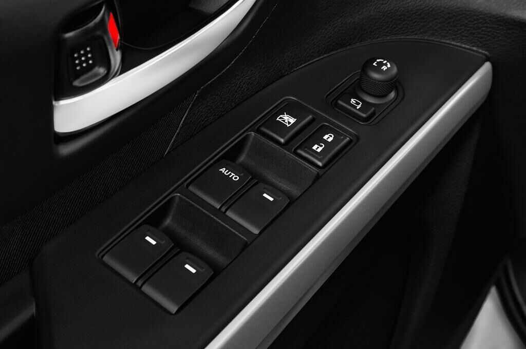 Suzuki SX4 S-Cross (Baujahr 2017) Comfort 5 Türen Bedienungselemente Tür