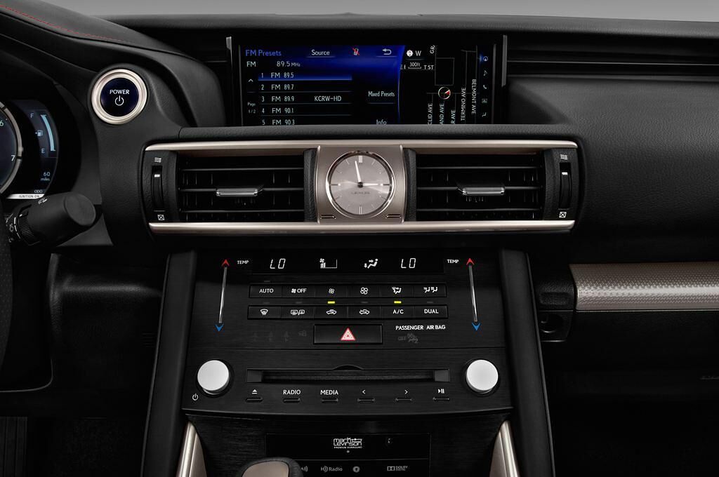 Lexus IS (Baujahr 2017) F-Sport 4 Türen Radio und Infotainmentsystem